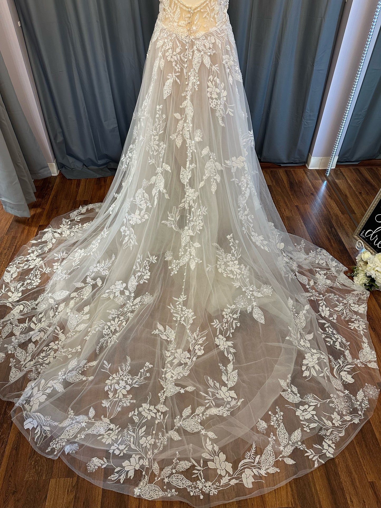 Allure Bridals A1114 Sample - Size 28