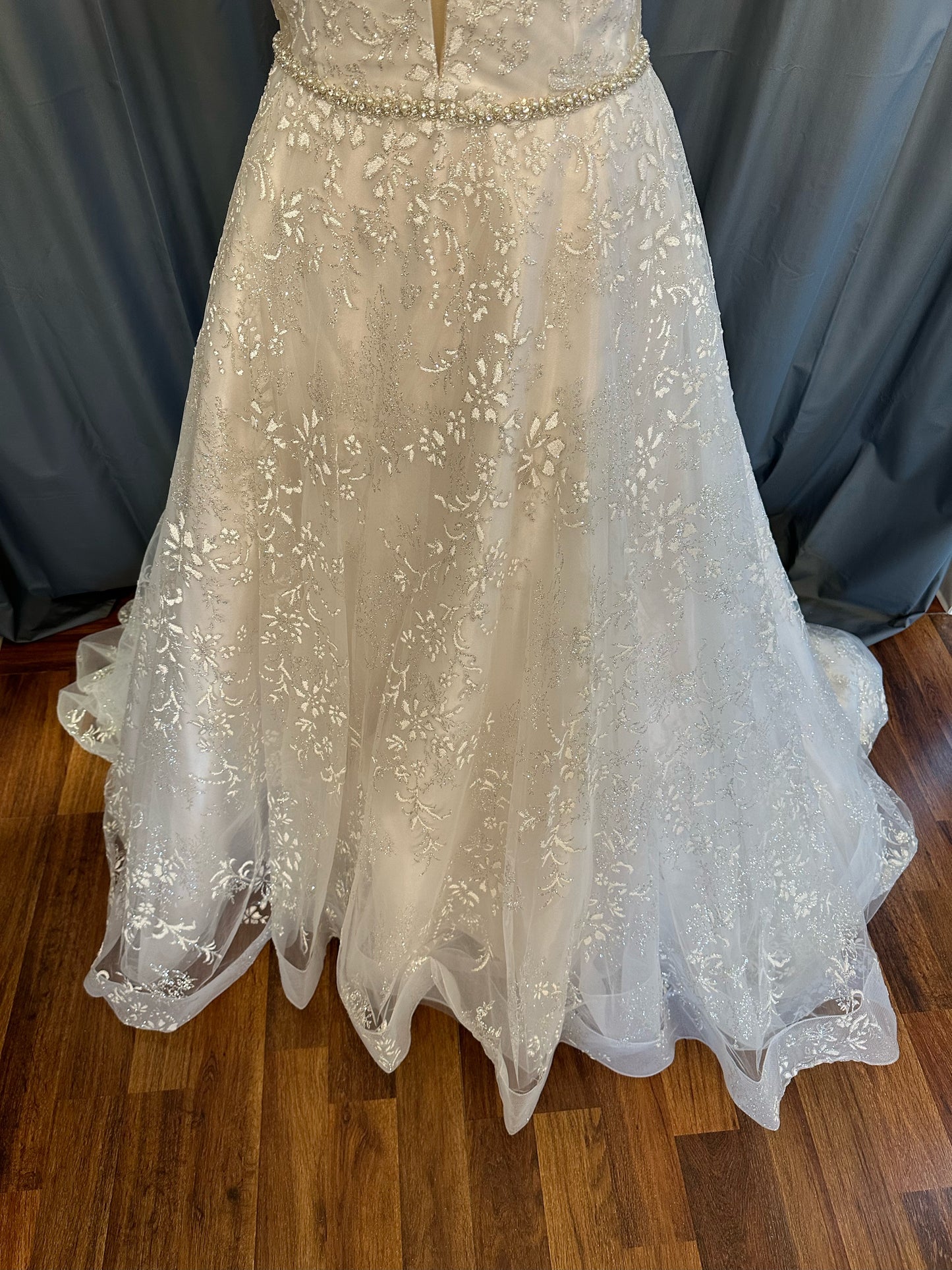 Allure Couture C660 Sample - Size 22