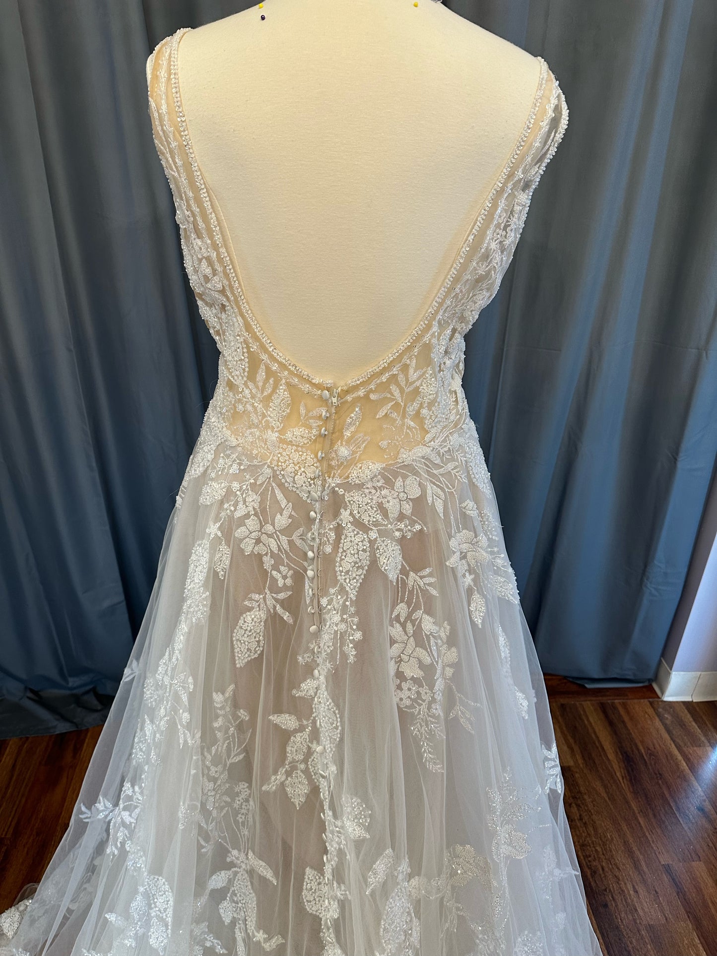 Allure Bridals A1114 Sample - Size 28