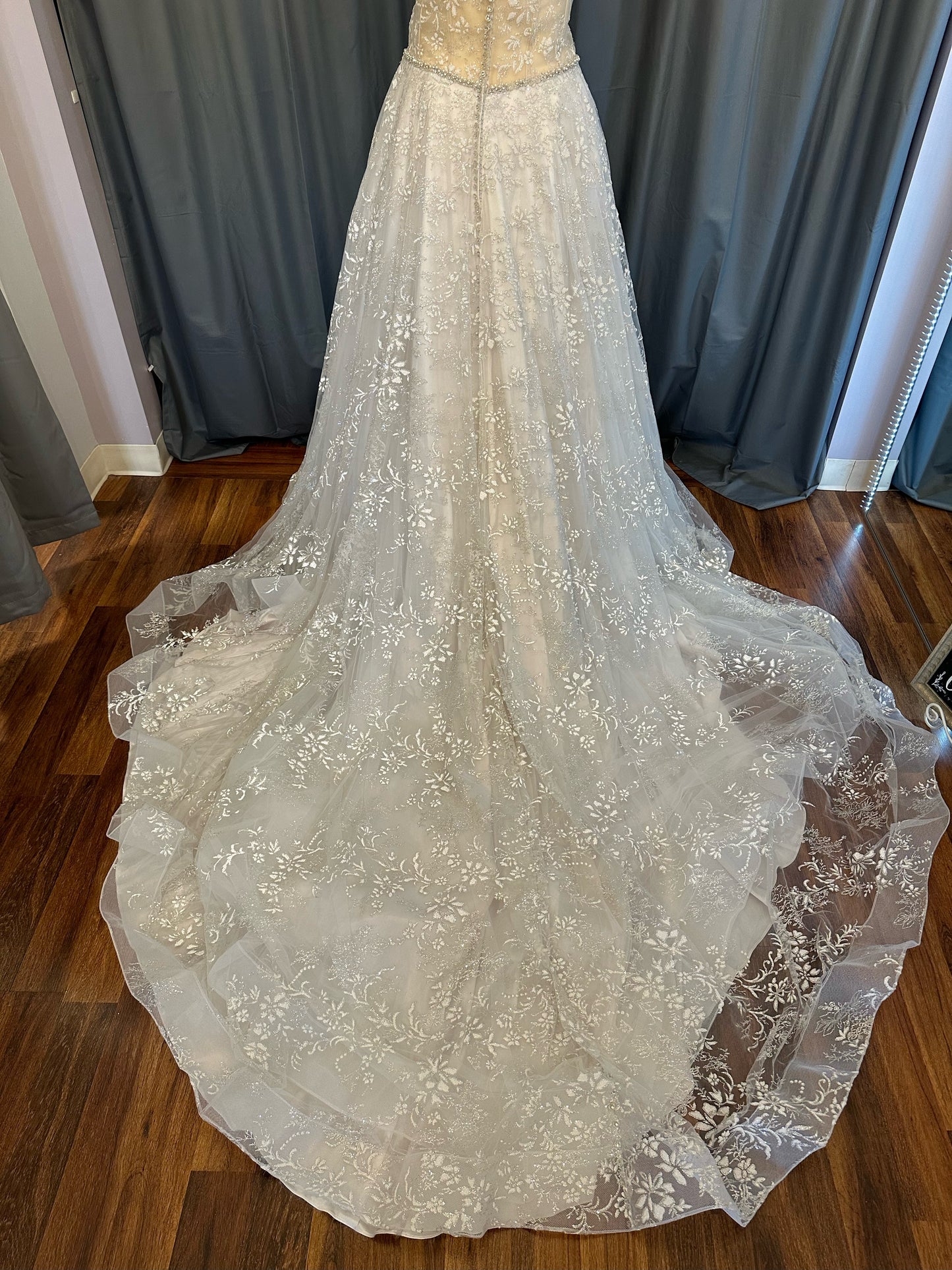 Allure Couture C660 Sample - Size 22